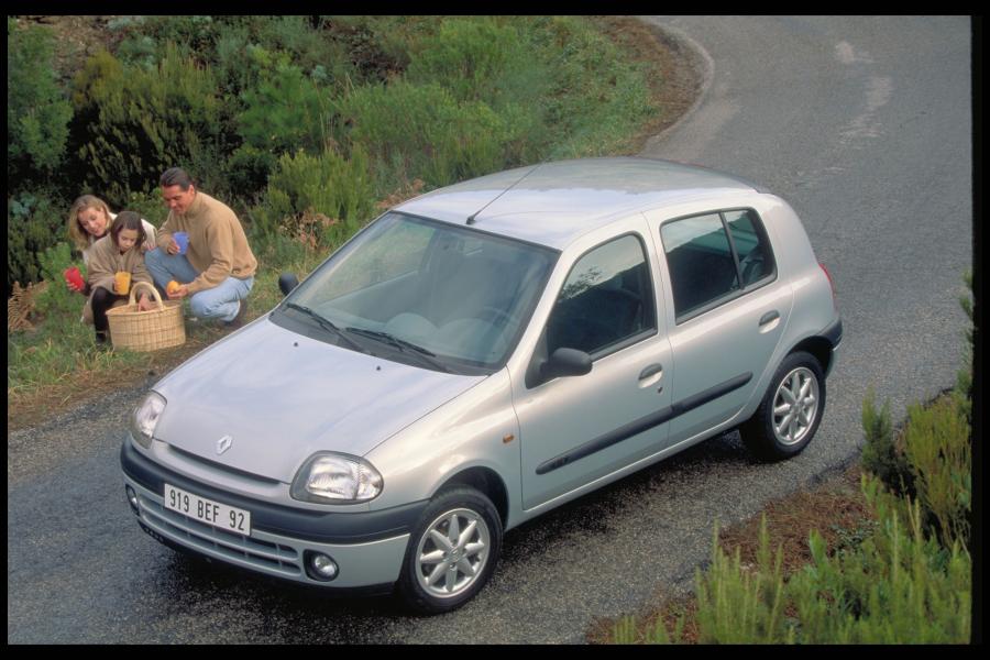  Renault Clio 1998 года  (фото 57 из 106)